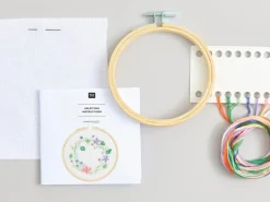 Kit de Broderie Point de Croix, Couronne de Fleurs - Rico Design