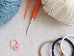 Kit DIY MERCERIE - Mes chouchous en crochet - Jean
