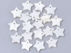 Lot de 10 breloques - étoile - coquillage naturel - 10 mm