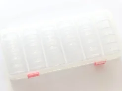 Mallette de rangement avec ses 28 boites rondes