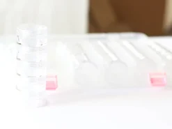 Mallette de rangement avec ses 28 boites rondes