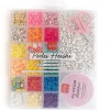 Maxi boite - 16 couleurs de perles heishi POP et accessoires + perles lettres, ciseaux et fil élastique