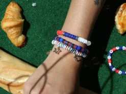 Mélange de perles heishi et de breloques - France