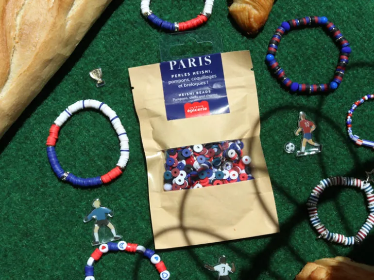 Mélange de perles heishi et de breloques - France
