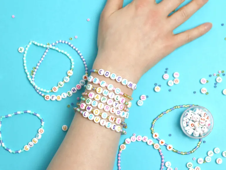 Mon coffret d’artiste – Mes bracelets à messages