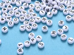 Pack boite de perles en plastique alphabet et bobine de fil élastique