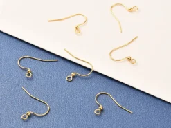 Paire de boucles d'oreilles crochet avec petite perle - doré a l'or fin 18K - 17 x 22 mm