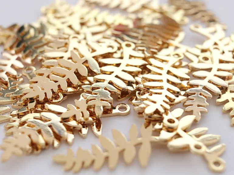 Pendentif feuille - doré à l'or fin