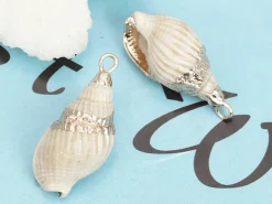 Pendentif véritable coquillage conque avec détails dorés - 23 mm