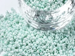 Perles de rocailles en tube - Vert d'eau clair - 2 mm