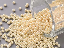 Perles de rocailles en tube - Coquillage beige - 2 mm