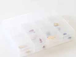 Petite boite de rangement avec 12 compartiments