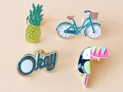 Pin's émaillé Hello