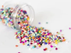Pot de 60 grammes de perles de rocailles 3mm - multicolores