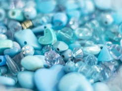 Pot de perles en plastique - nuances de bleu