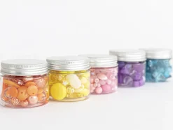 Pot de perles en plastique - nuances de jaune