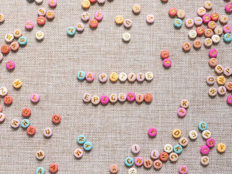 Pot perles lettres – Couleurs chaudes