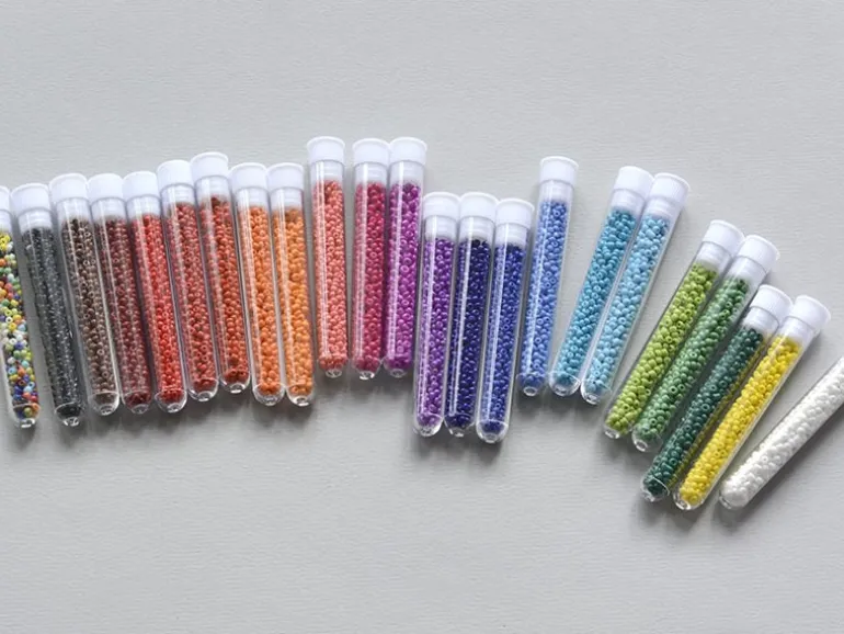 Tube de 350 perles de rocailles opaques - rose corail