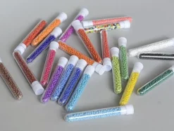 Tube de 350 perles de rocailles opaques - rouge cerise