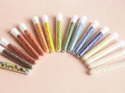 Tube de 350 perles de rocailles opaques nacrées - multicolore