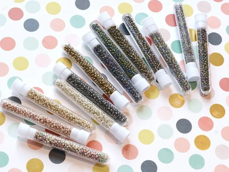 Tube de 350 perles métallisées - mix métal plusieurs couleurs